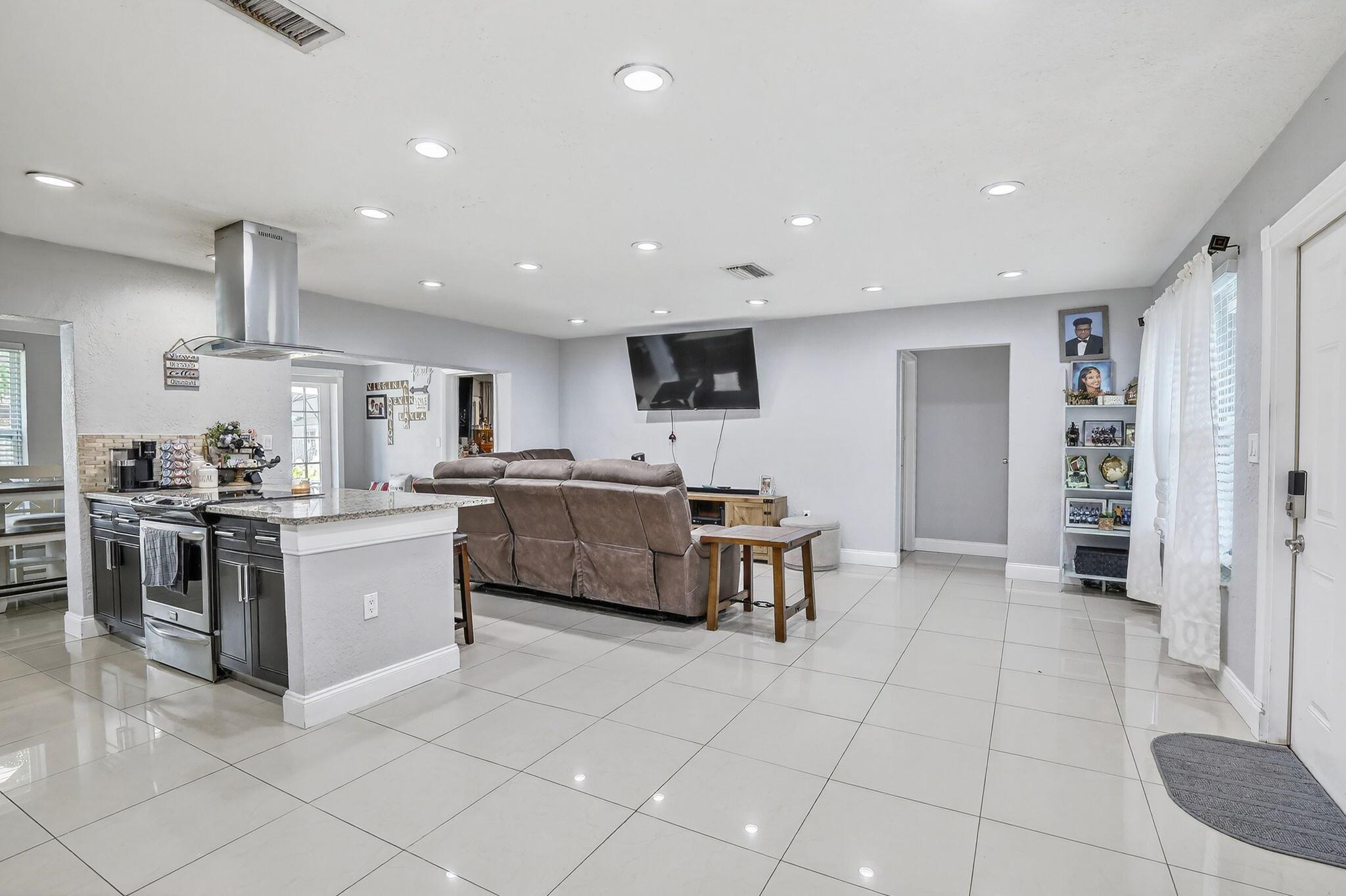 SUNRISE GOLF VILLAGE FIRS - Residential
