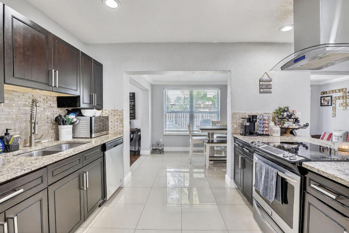 SUNRISE GOLF VILLAGE FIRST ADD - Residential