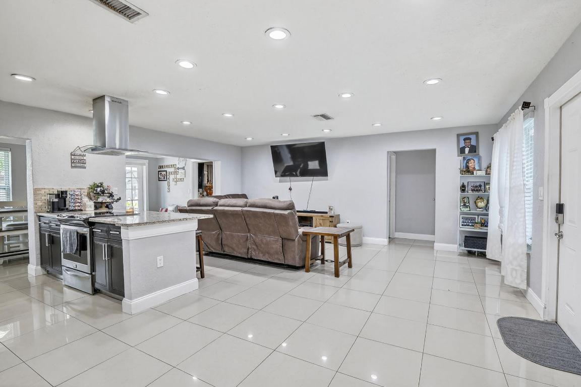 SUNRISE GOLF VILLAGE FIRST ADD - Residential