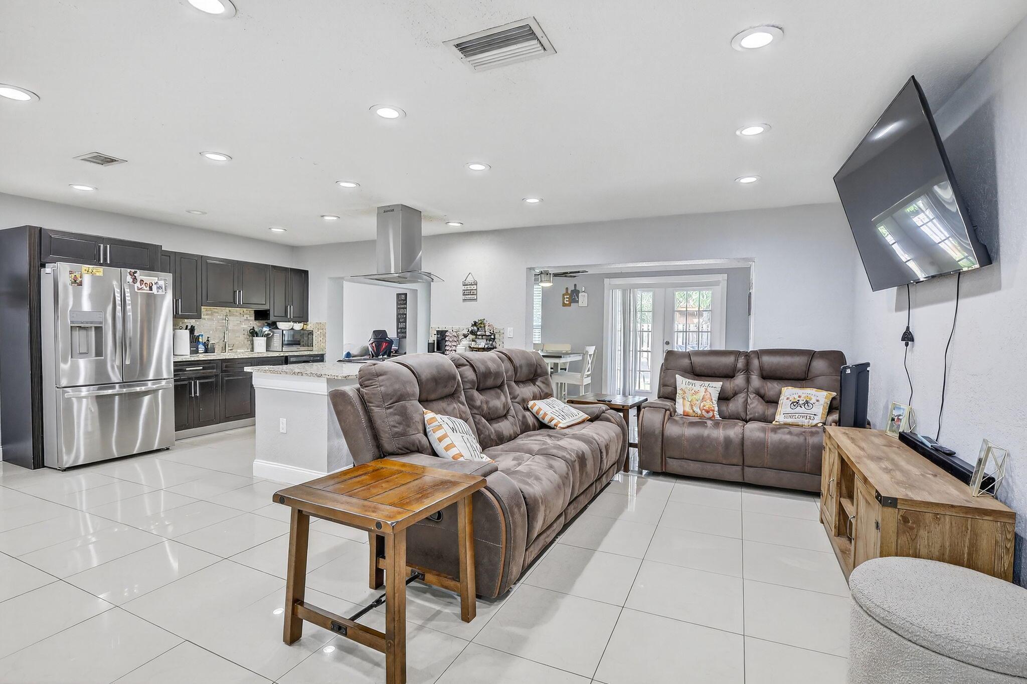 SUNRISE GOLF VILLAGE FIRS - Residential