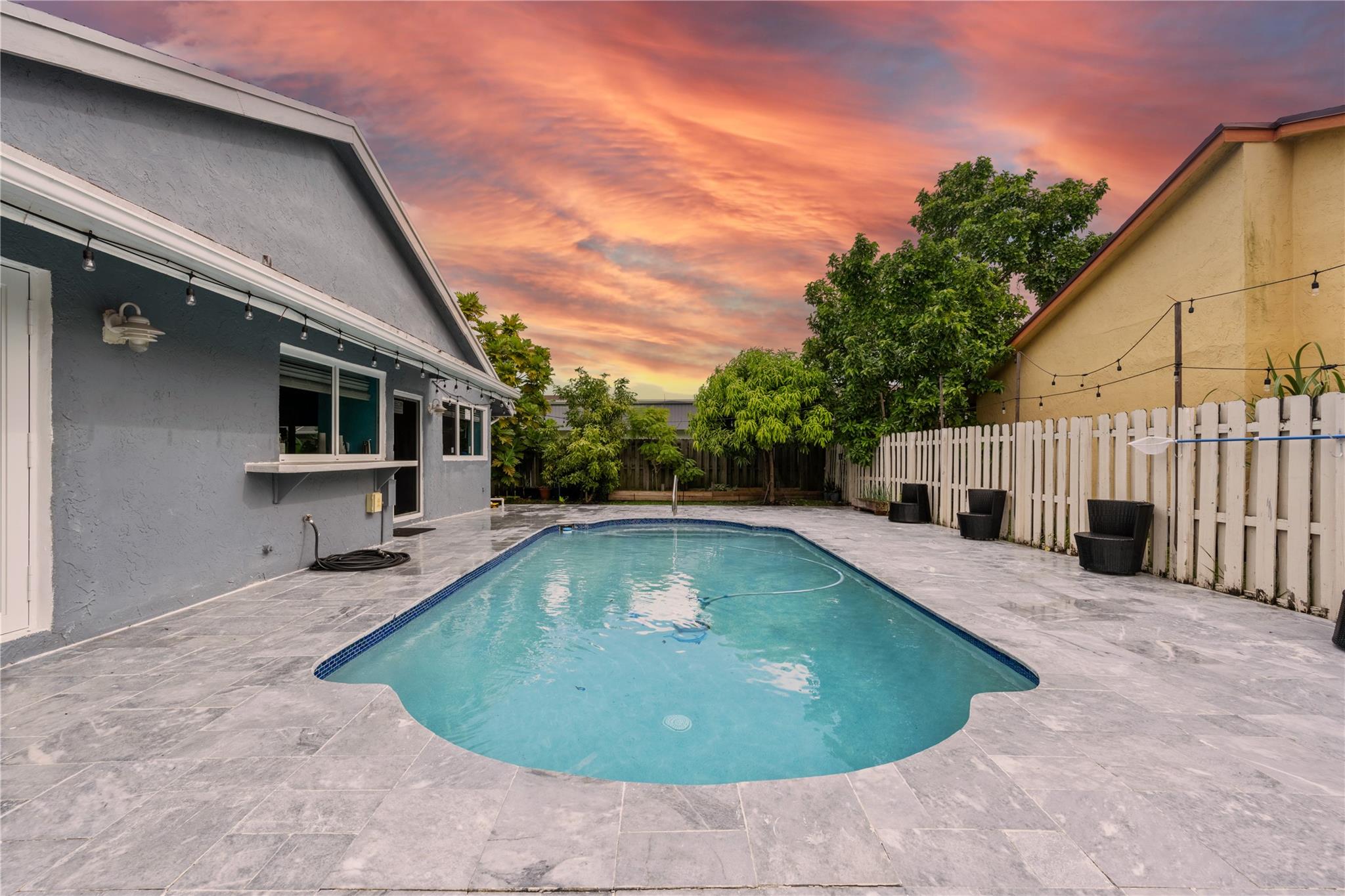 8810 NW Paradise Ct