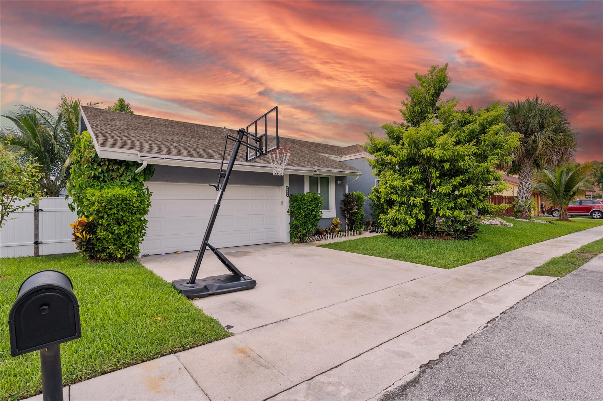 8810 NW Paradise Ct
