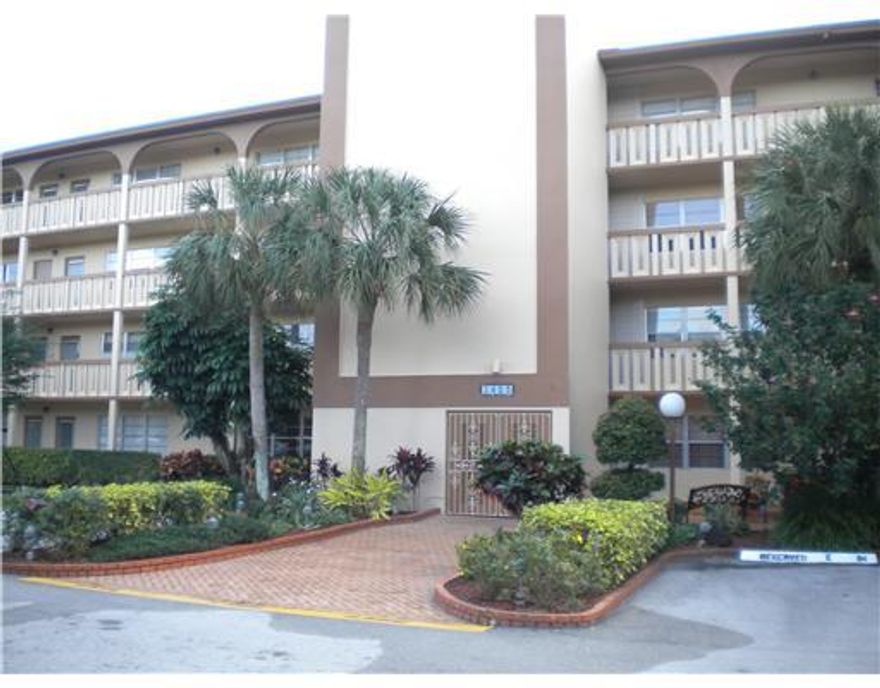 VERY NICE 1/1.5 FIRST FLOOR CONDO WITH A SCREENED PATIO OVERLOOKING THE GOLF COURSE. UPDATED KITCHEN WITH NEW COUNTERS, TILE BACKSPLASH AND NEWER CABINETS, NEW WASHER & DRYER IN UNIT, NEW A/C, NEW BATHROOMS INCLUDING VANITIES. FLOOR AND SHOWER TILE, NICE SIZE DIINING AREA AND LARGE FAMILY/LIVING ROOM AREA. BEDROOM IS VERY BIG AND HAS NEW FLOORING AND TWO CALIFORNIA CLOSETS. CABLE AND WATER INCLUDED IN RENT. ASSIGNED PARKING SPOT IS DIRECTLY IN FRONT OF UNIT, COUNTRY CLUB LIFESTYLE, BEAUTIFUL CLUBHOUSE, OLYMPIC SIZE POOLS, MOVIE THEATER ALL RIGHT IN YOUR BACKYARD. YOU WILL NOT BE DISAPPOINTED. 55+ COMMUNITY.