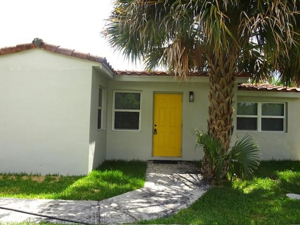 Photo of 341 SW 21st Street, Fort Lauderdale, FL 33315 (MLS # F10506375)