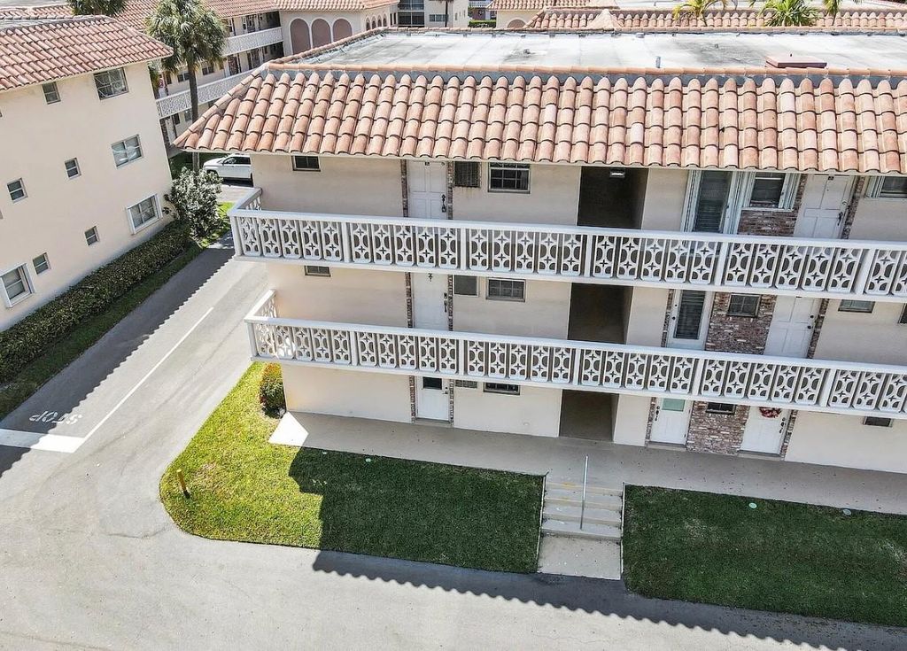 Photo of 400 NE 20th Street #B-304, Boca Raton, FL 33431 (MLS # F10556818)