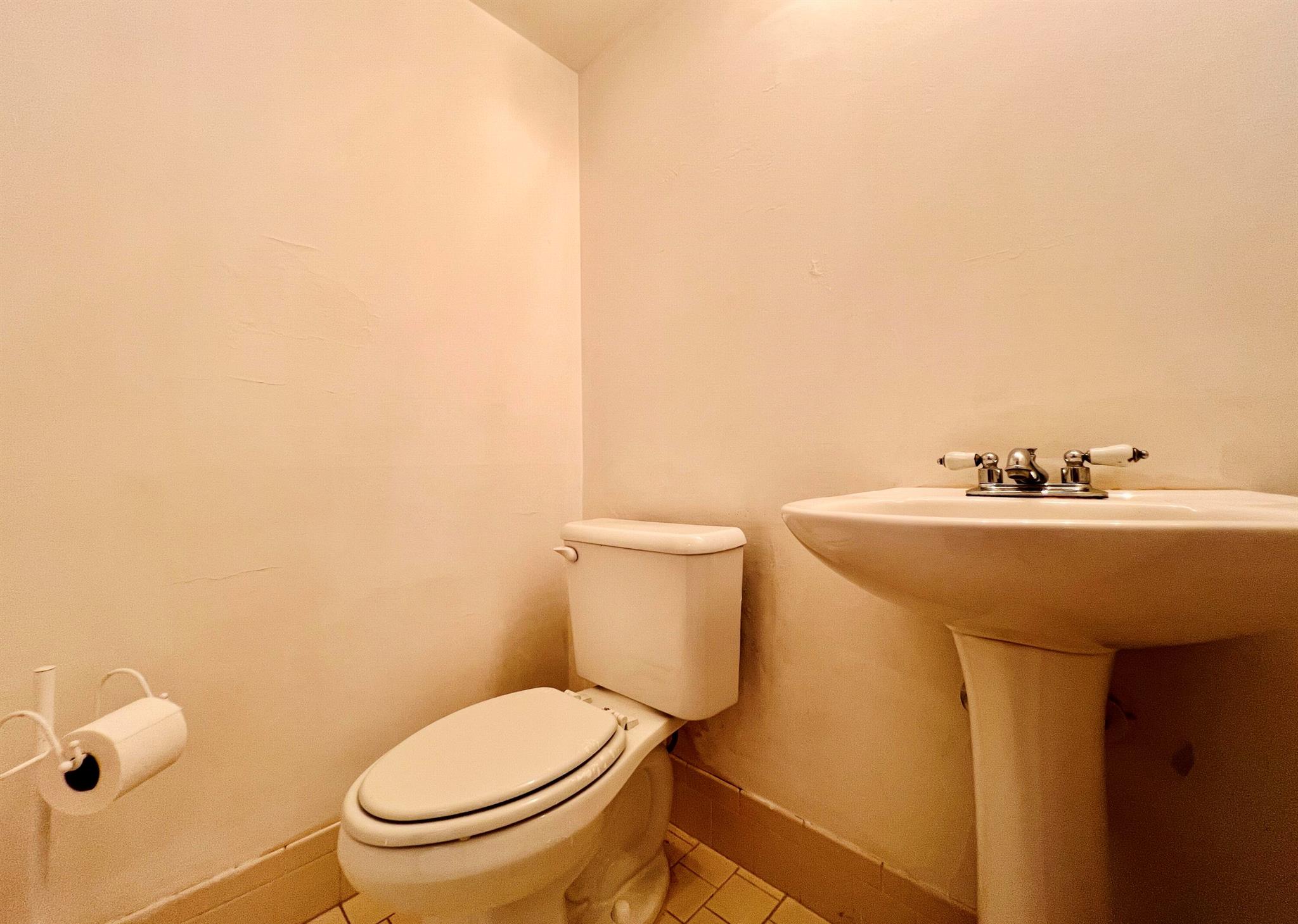 SOUTHAMPTON CONDO - Residential