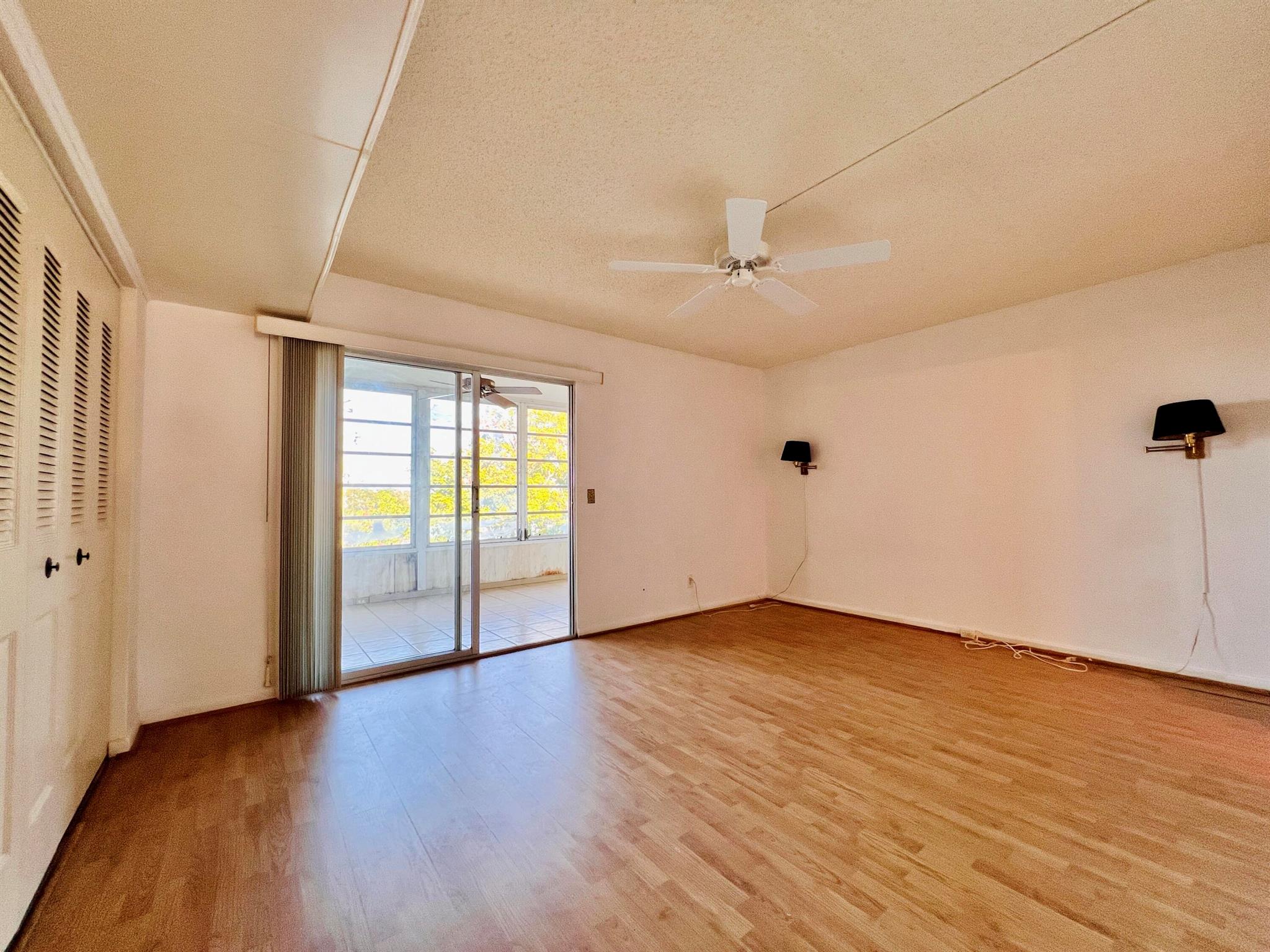 SOUTHAMPTON CONDO - Residential