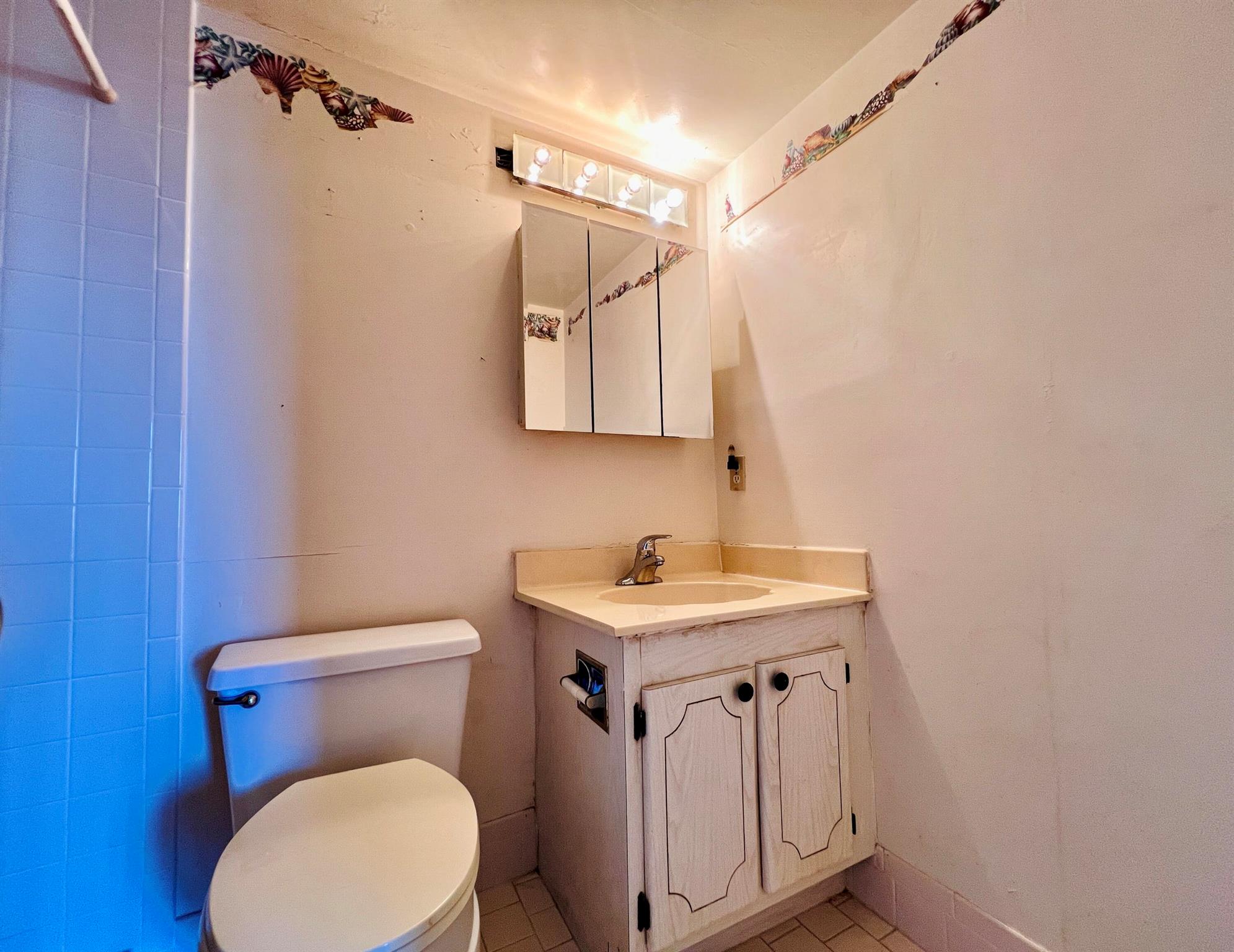 SOUTHAMPTON CONDO - Residential