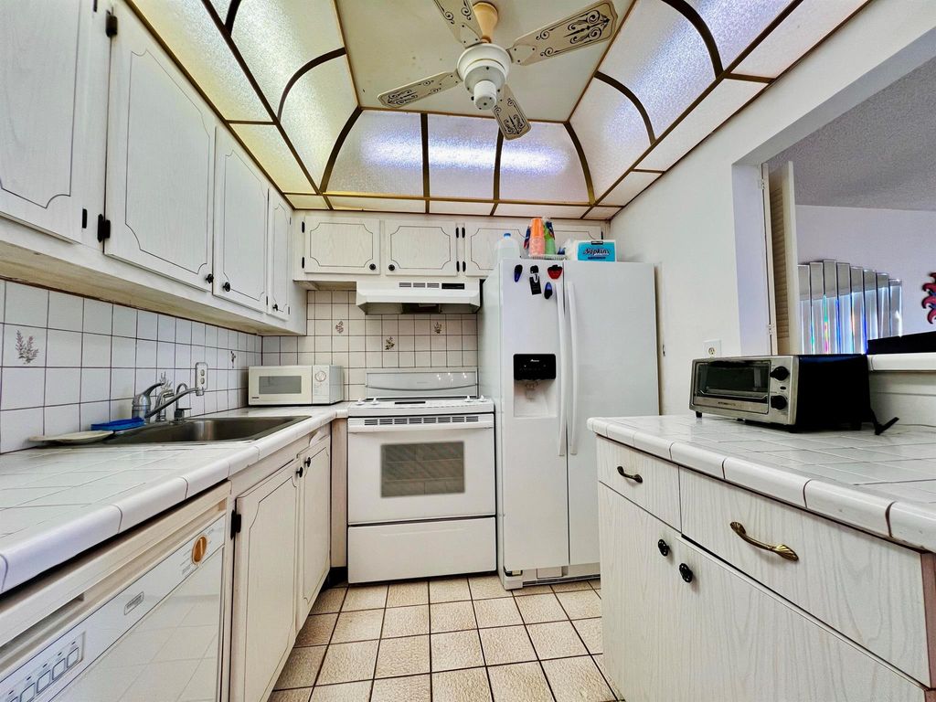 Photo of 323 Southampton B, West Palm Beach, FL 33417 (MLS # R11143069)