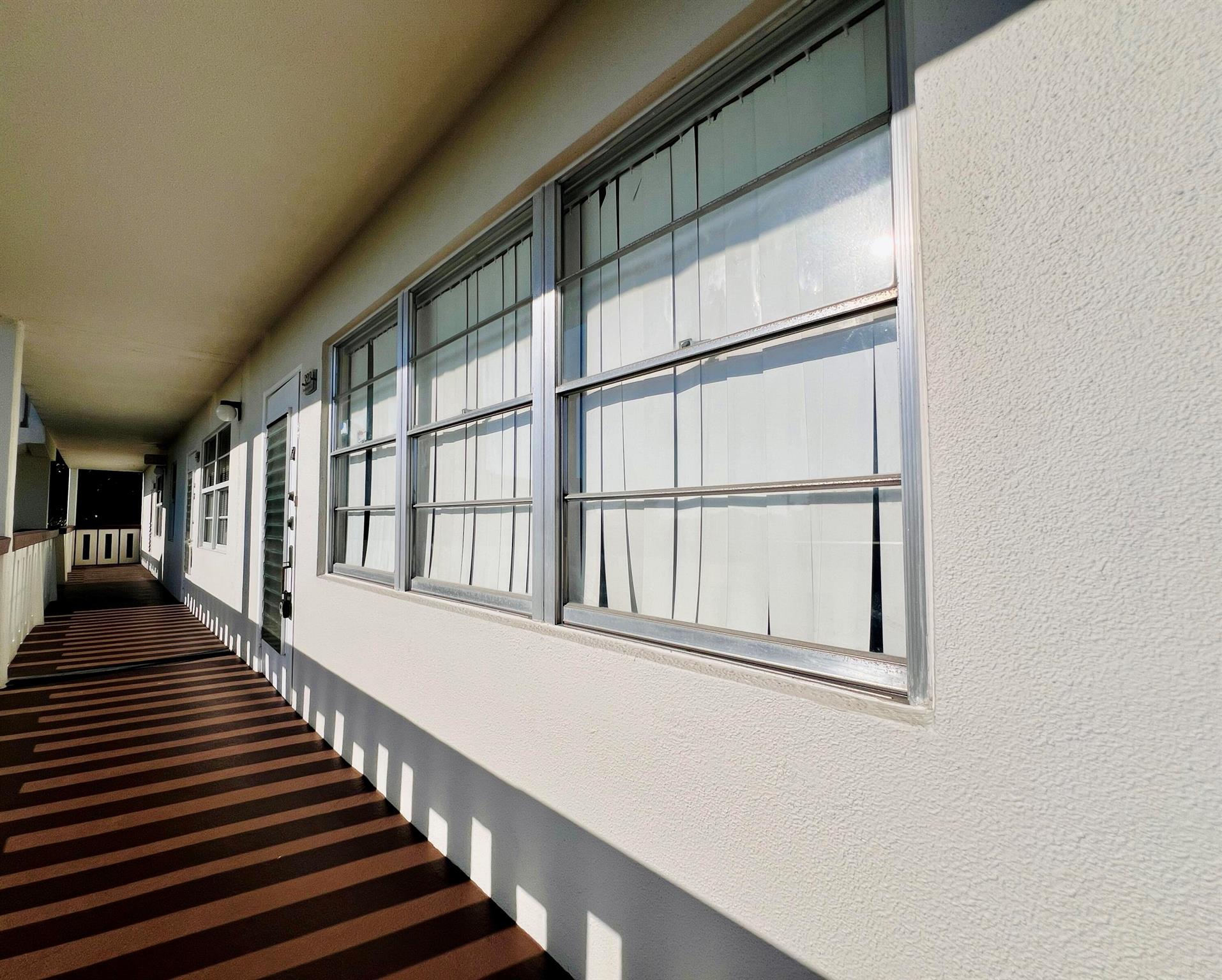 SOUTHAMPTON CONDO - Residential