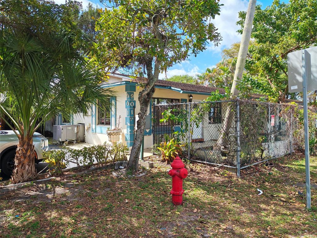 Photo of 901 SW 15th Terrace #1, Fort Lauderdale, FL 33312 (MLS # F10556251)