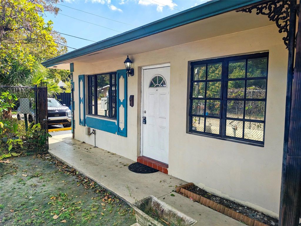 Photo of 901 SW 15th Terrace #1, Fort Lauderdale, FL 33312 (MLS # F10556251)