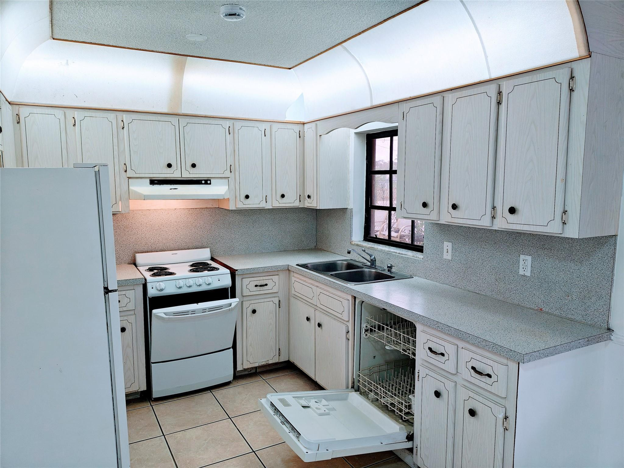 Riverside 3 7-17 B - Residential Lease