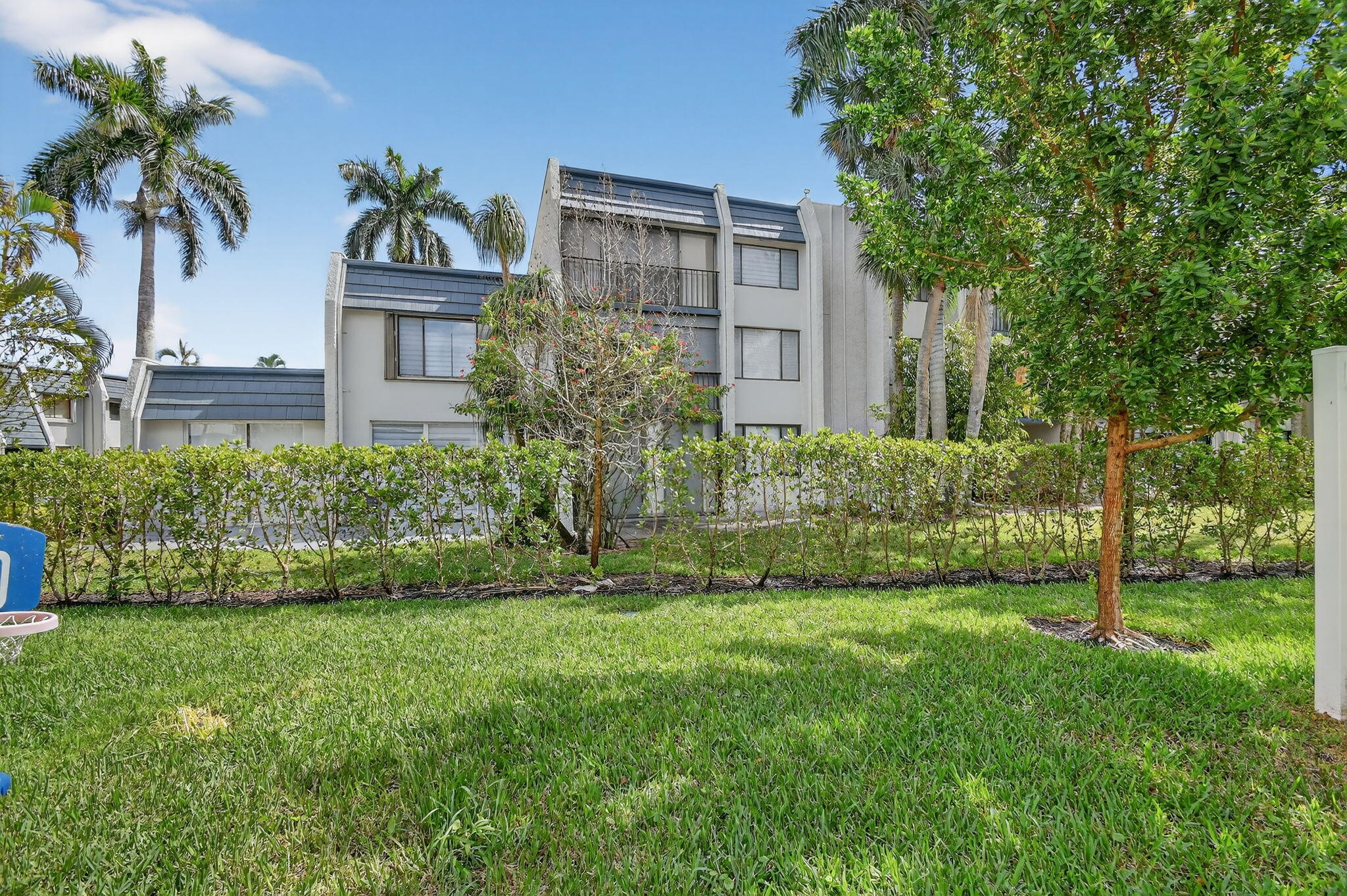 LAKESHORE AT THE FOUNTAINS - Residential