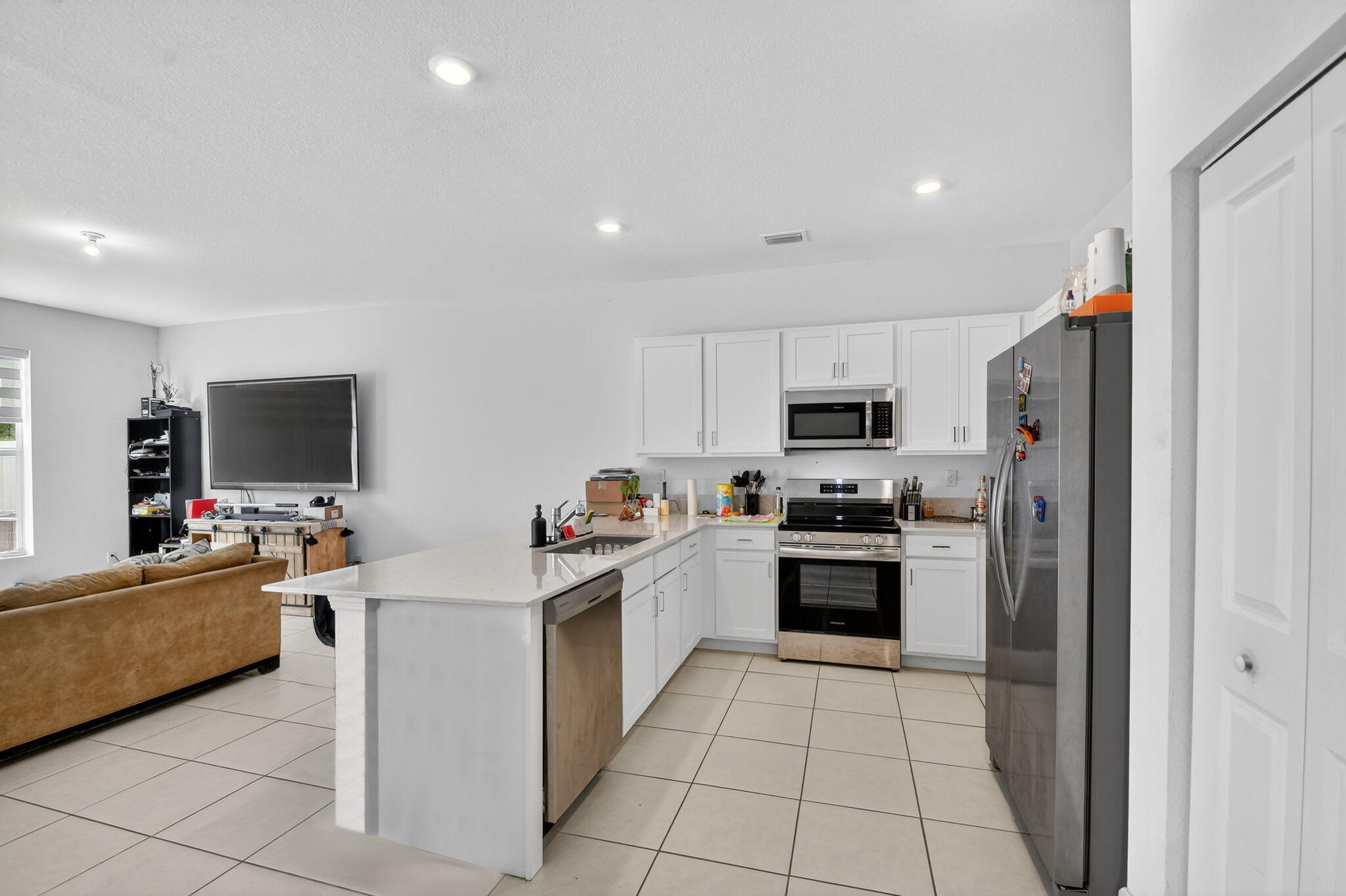 LAKESHORE AT THE FOUNTAINS - Residential