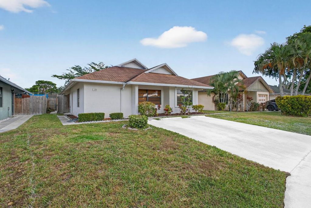 Photo of 1275 Summit Run Circle, West Palm Beach, FL 33415 (MLS # R11147003)