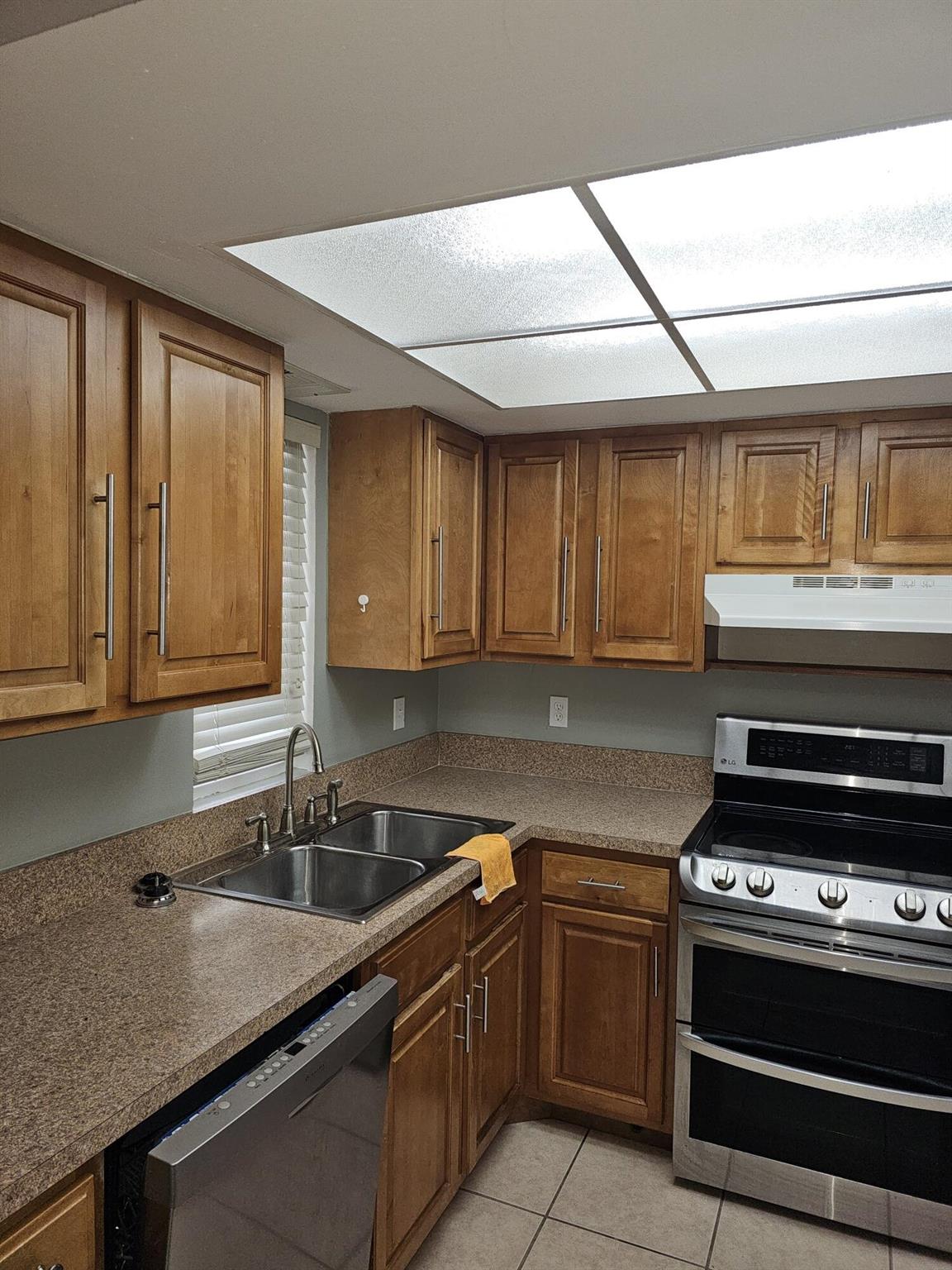 MIDPORT PLACE II, A CONDO - Residential