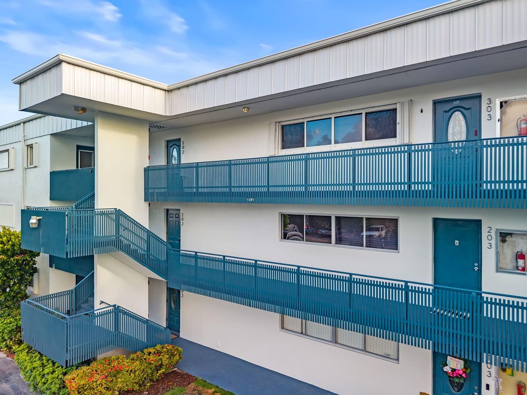 Photo of 200 S Waterway Dr Drive S #202, Lantana, FL 33462 (MLS # B26015858)