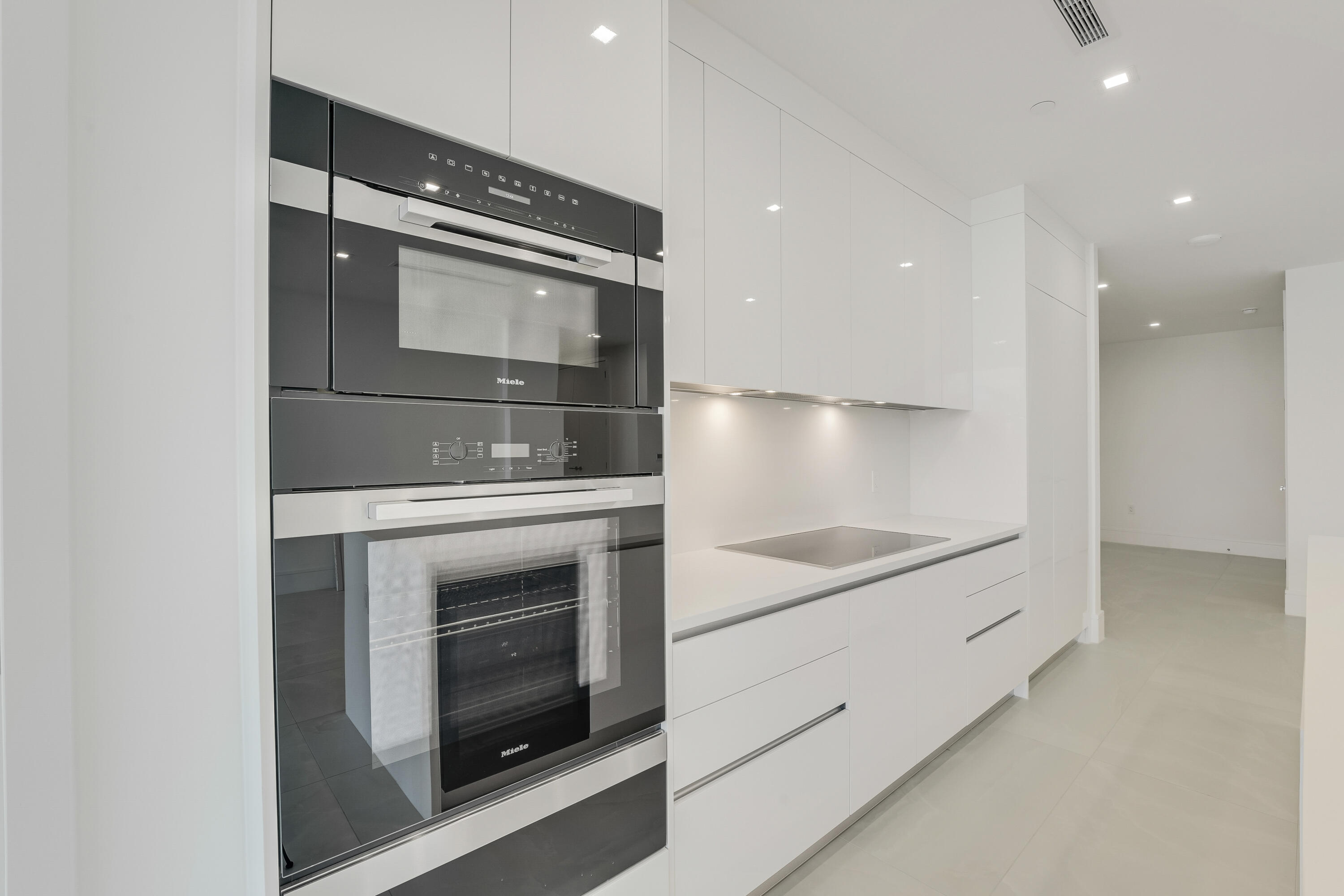 220 Lake Shore Drive 704