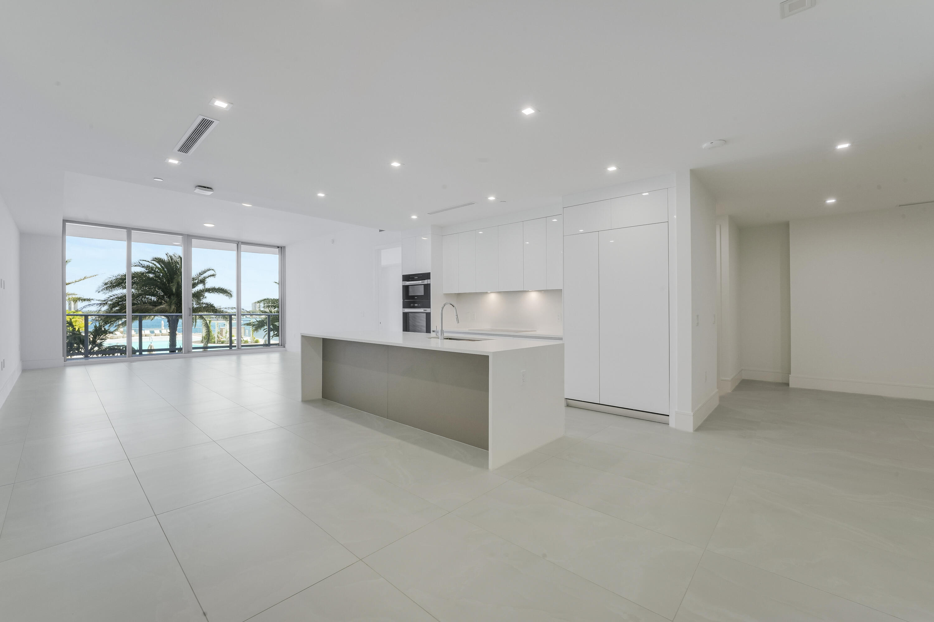 220 Lake Shore Drive 704