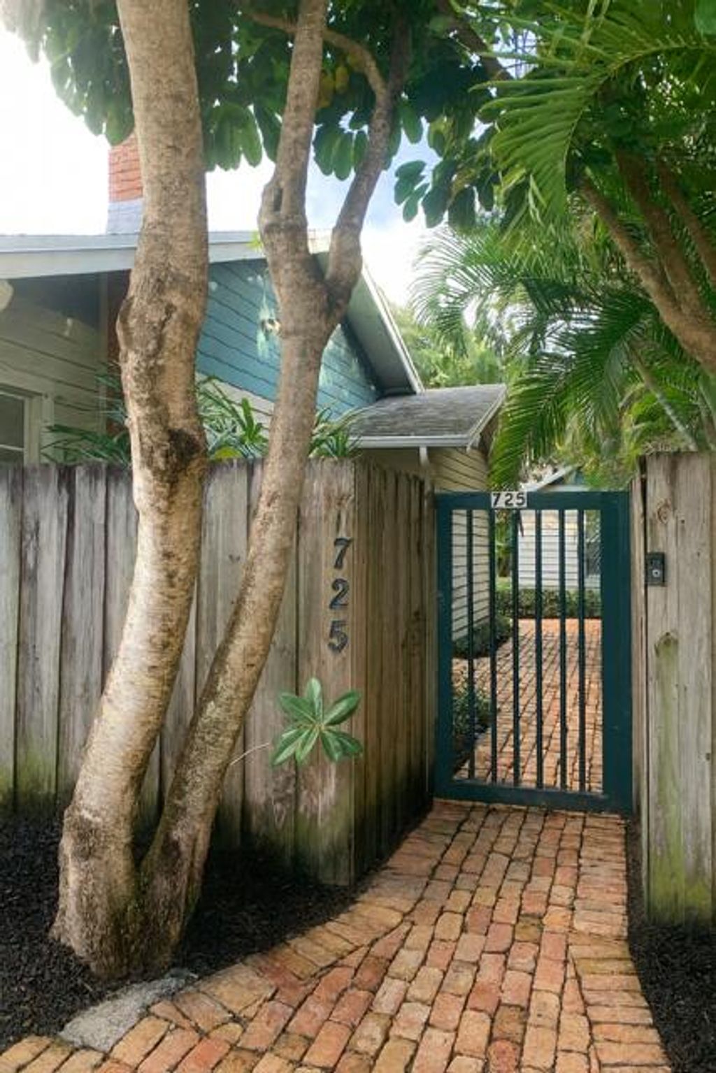 Photo of 725 New Jersey Street, West Palm Beach, FL 33401 (MLS # R11131325)