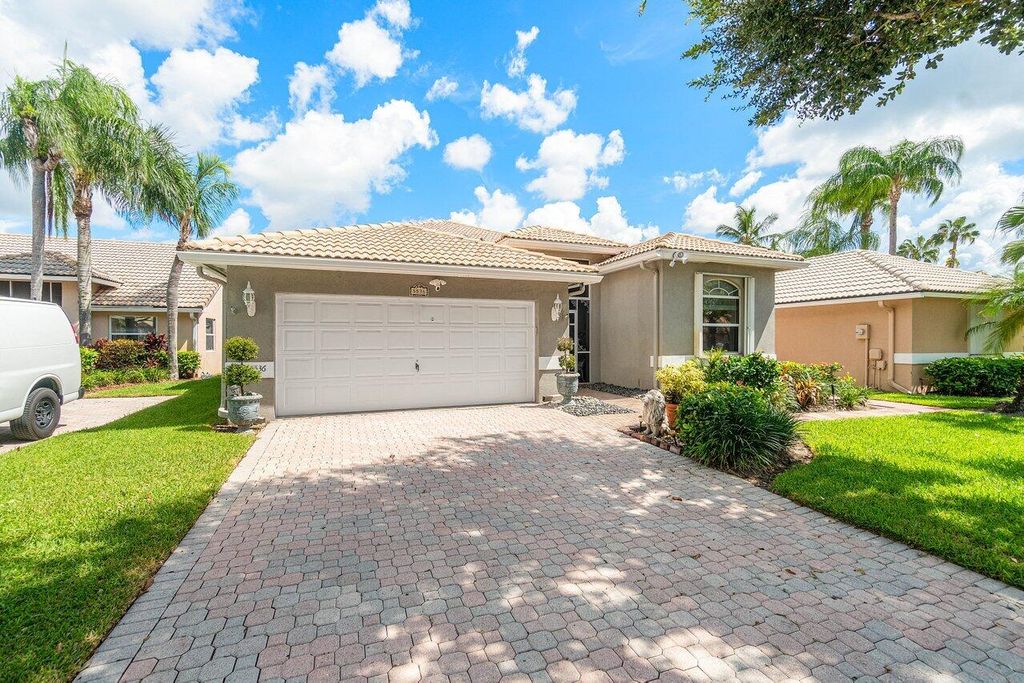 Photo of 5536 Grande Palm Circle, Delray Beach, FL 33484 (MLS # R11014392)