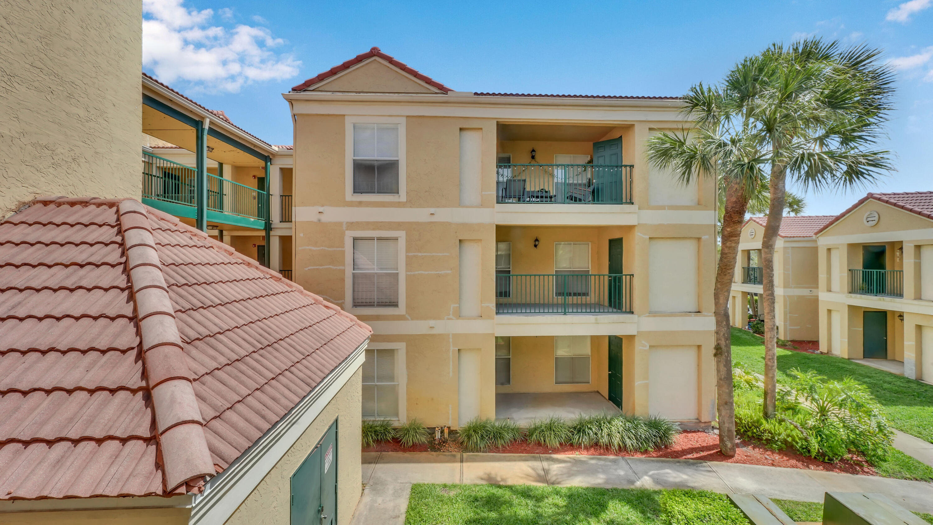 SAVANNAH AT RIVERSIDE CONDO - Residential