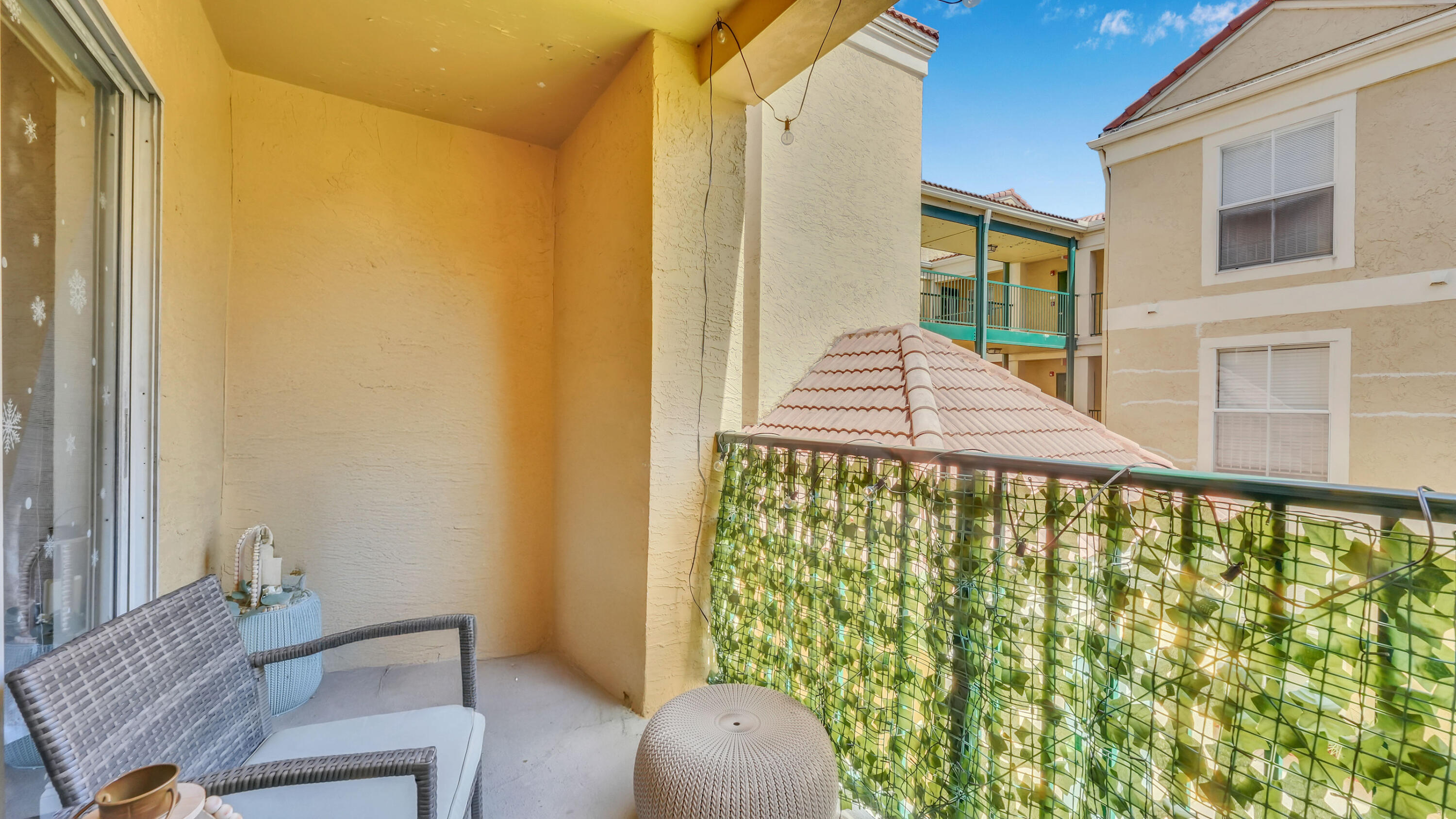 SAVANNAH AT RIVERSIDE CONDO - Residential