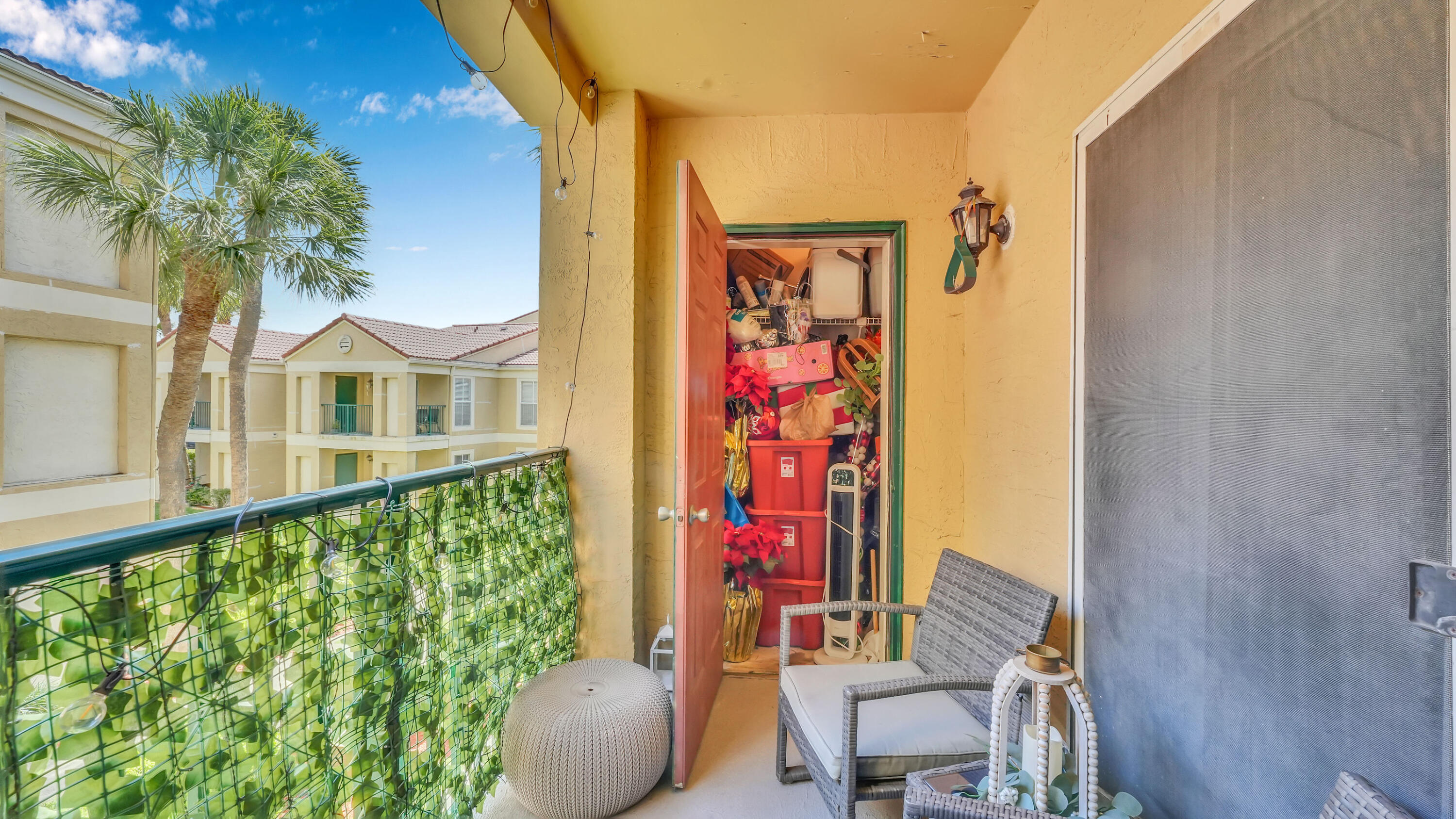 SAVANNAH AT RIVERSIDE CONDO - Residential