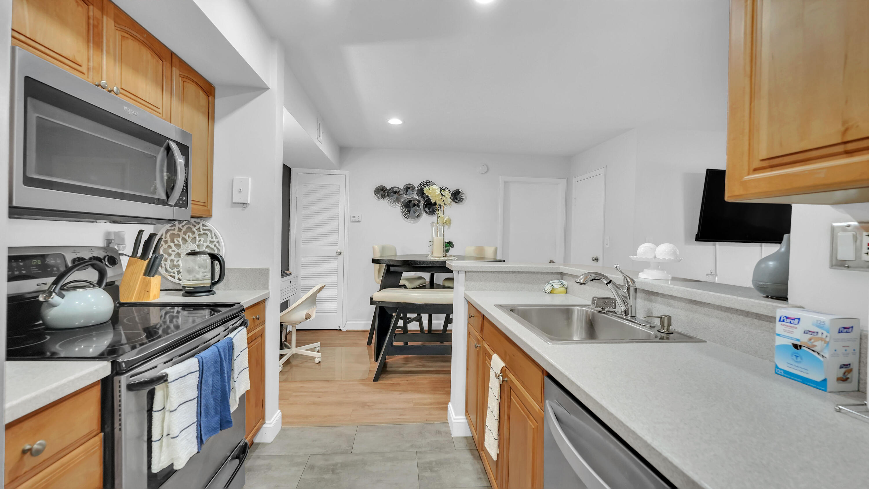 SAVANNAH AT RIVERSIDE CONDO - Residential