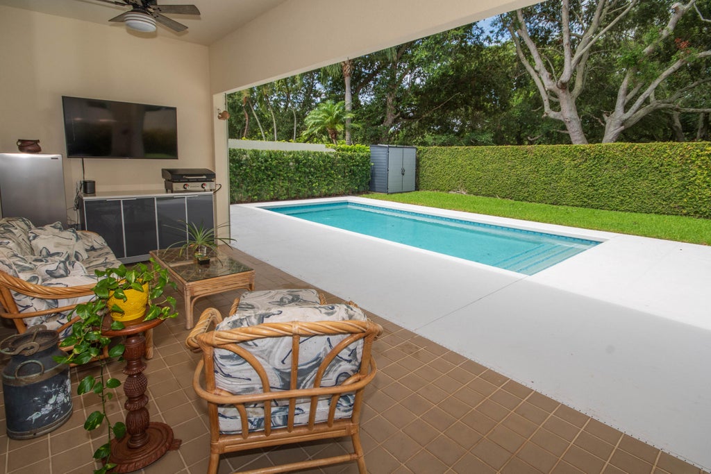 Photo of 447 Kelsey Park Drive, Palm Beach Gardens, FL 33410 (MLS # B26046796)