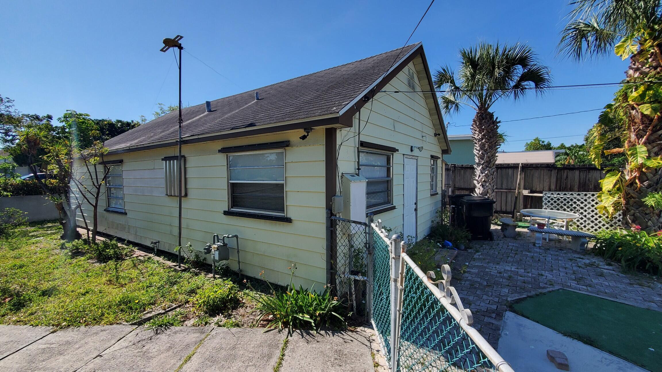 LAKE WORTH TOWN OF - Residential