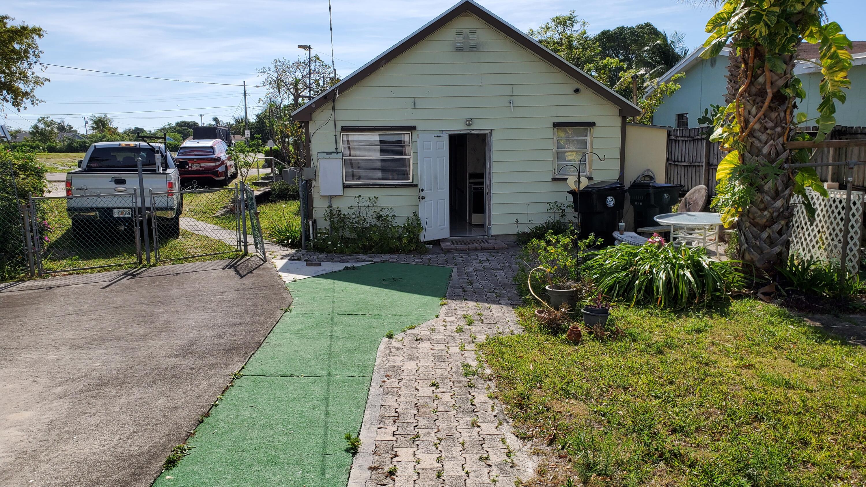 LAKE WORTH TOWN OF - Residential