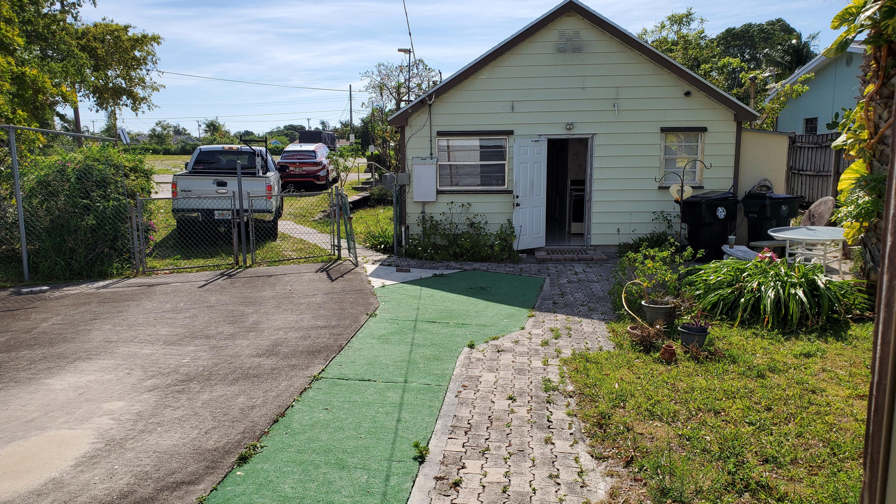 LAKE WORTH TOWN OF - Residential
