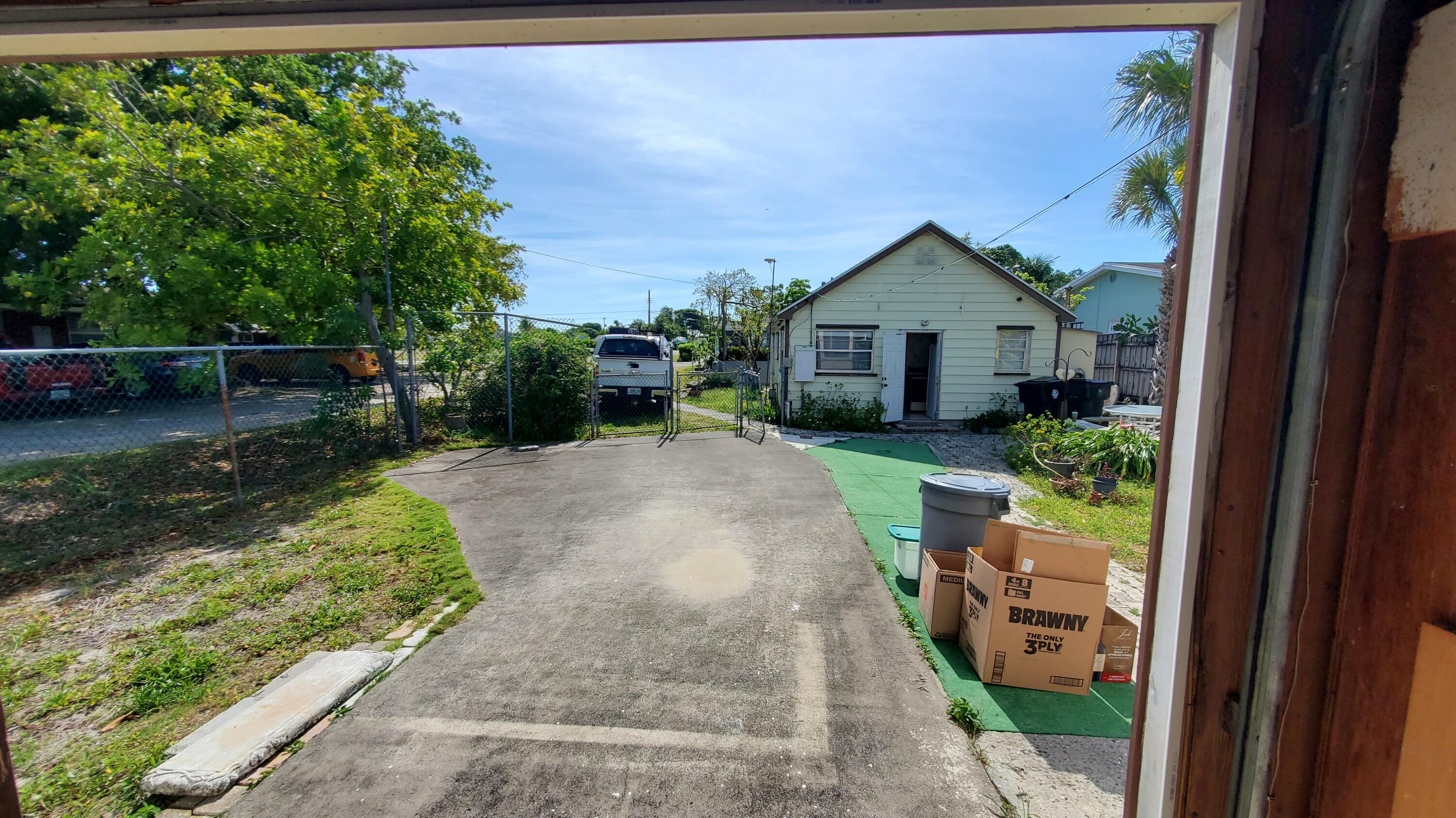 LAKE WORTH TOWN OF - Residential