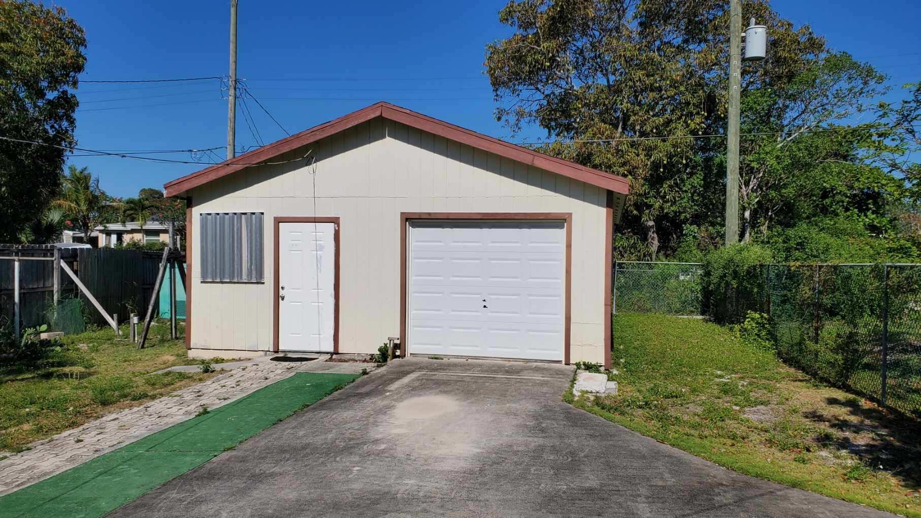 LAKE WORTH TOWN OF - Residential