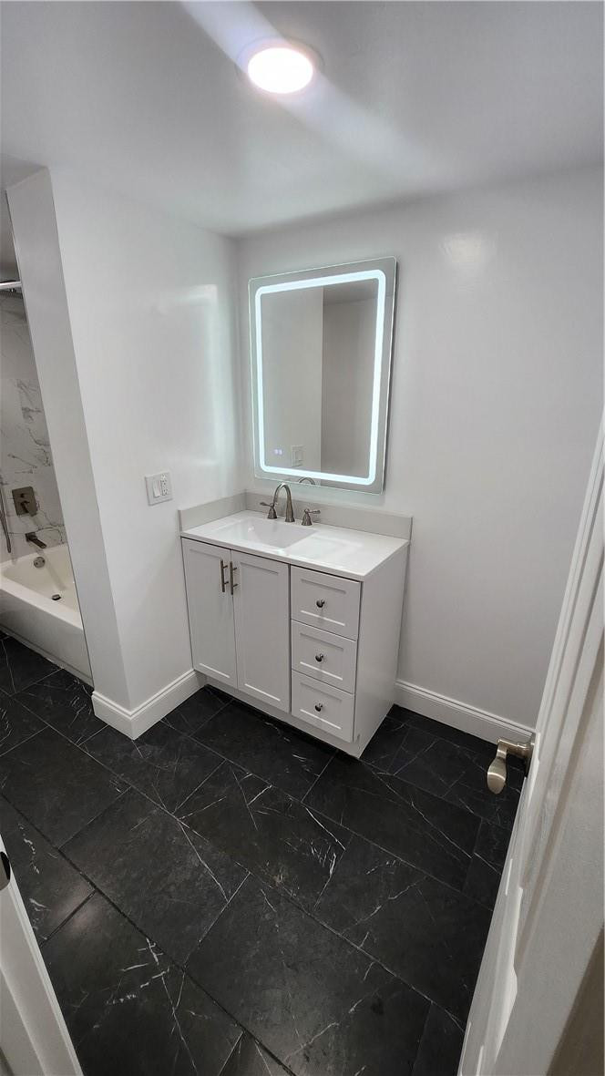 THE LAKES OF INVERRARY - Residential Lease