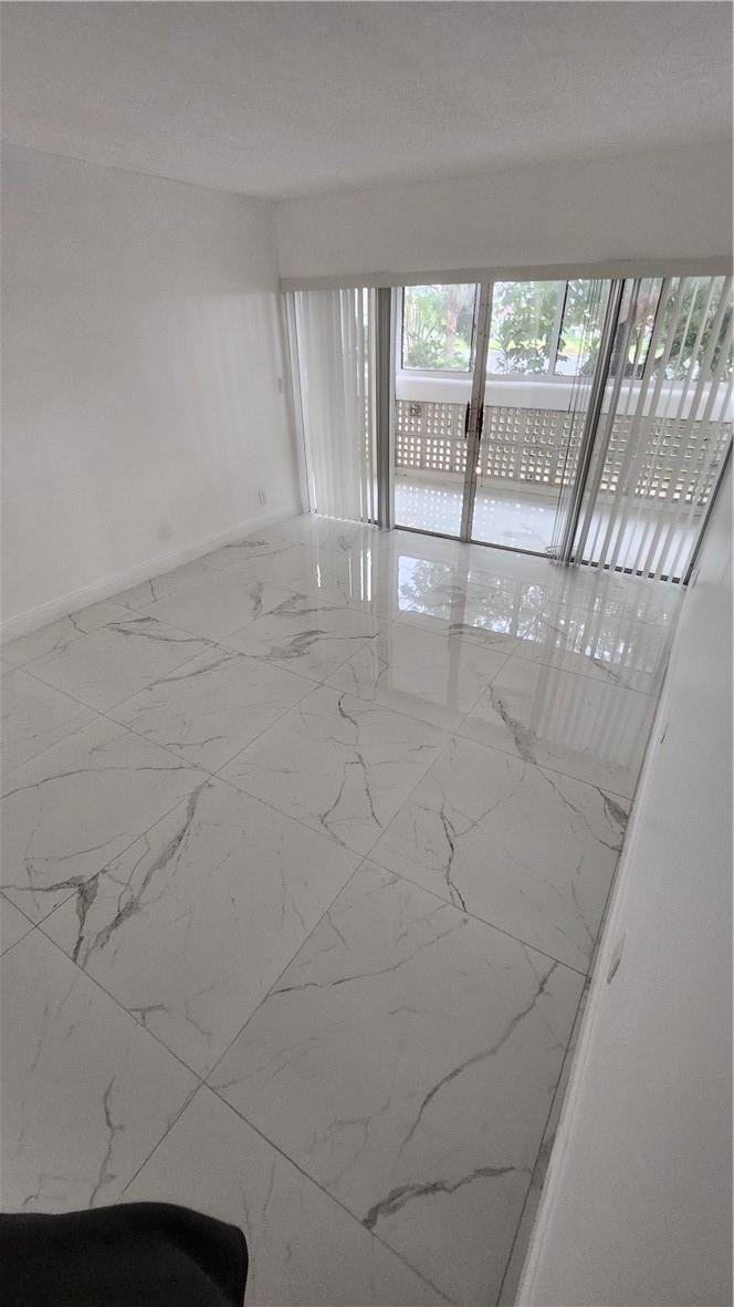 THE LAKES OF INVERRARY - Residential Lease