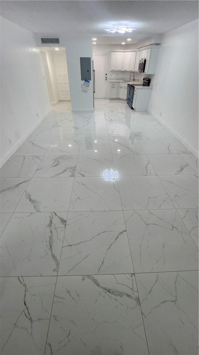 THE LAKES OF INVERRARY - Residential Lease