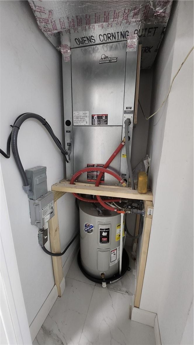 THE LAKES OF INVERRARY - Residential Lease