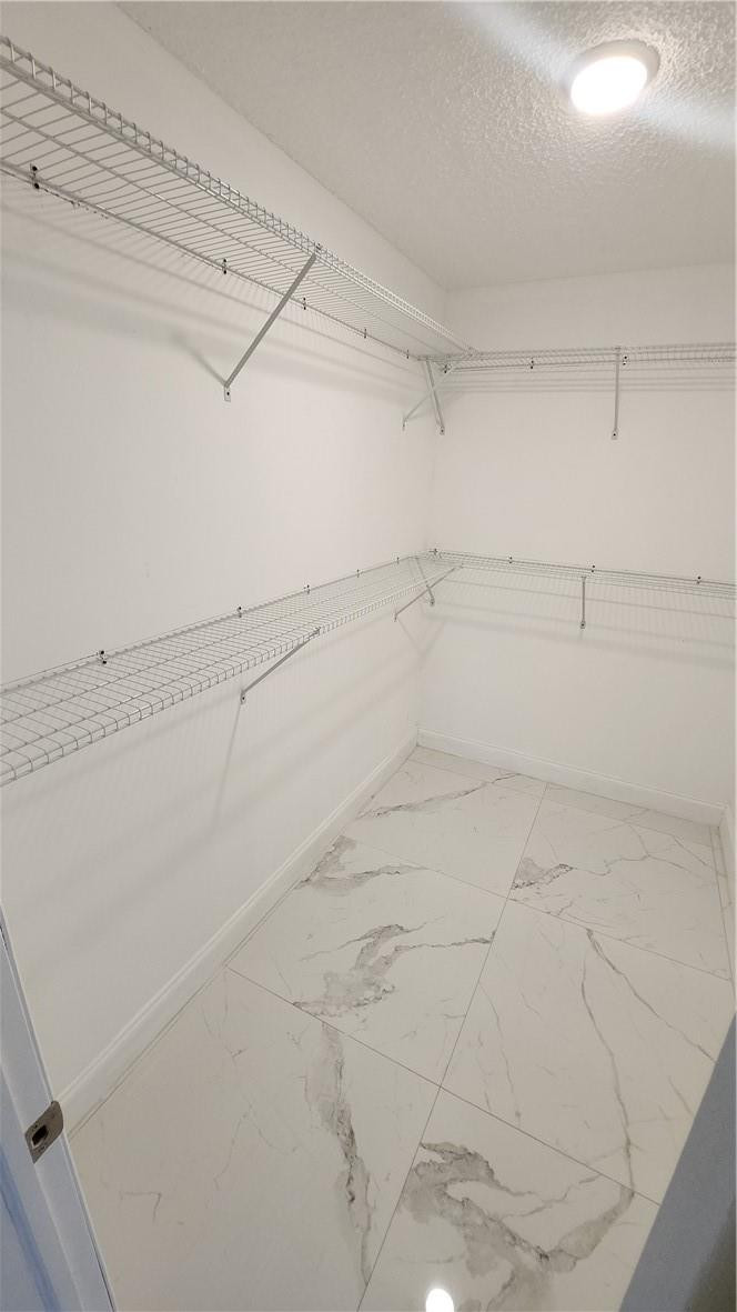 THE LAKES OF INVERRARY - Residential Lease