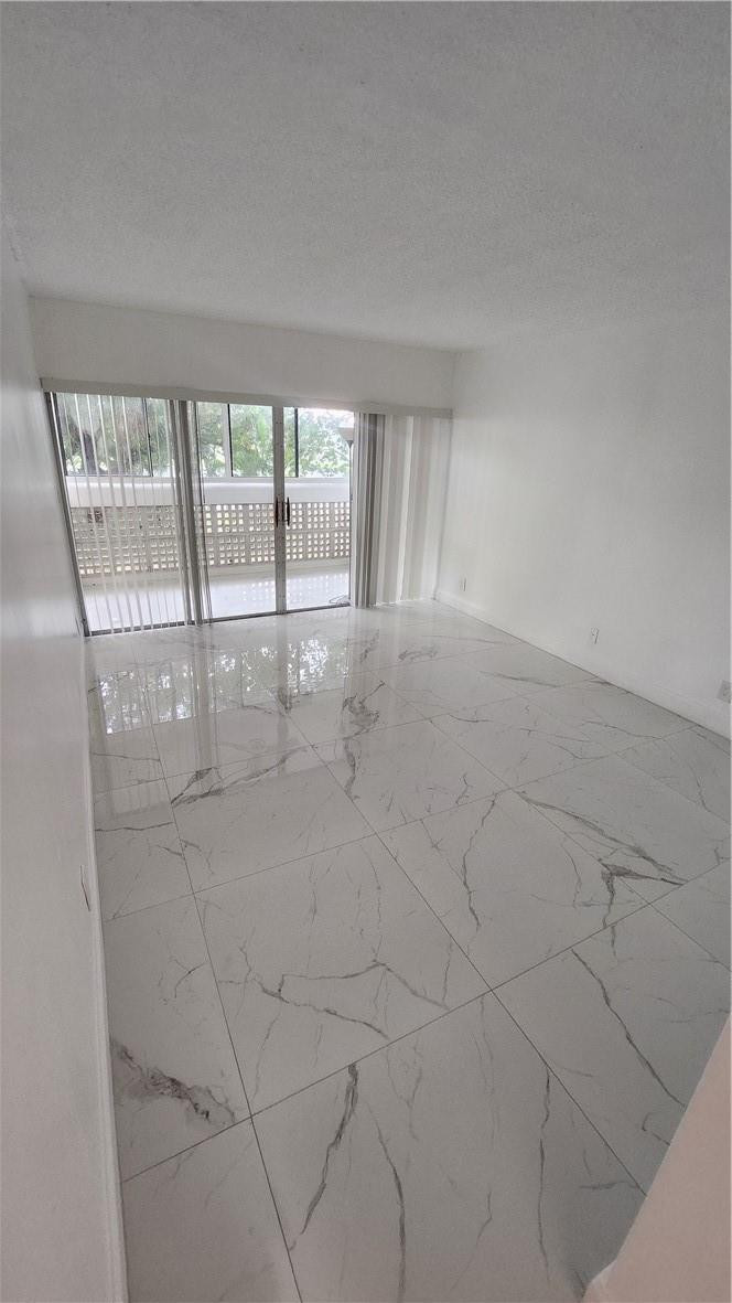 THE LAKES OF INVERRARY - Residential Lease