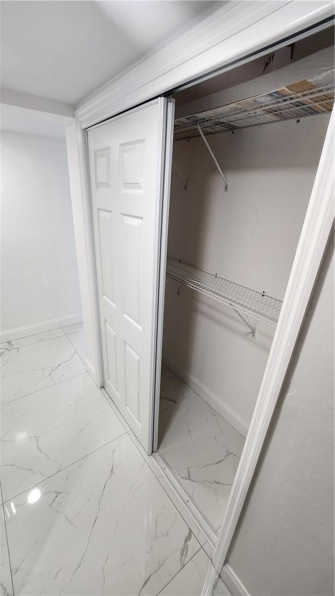 THE LAKES OF INVERRARY - Residential Lease