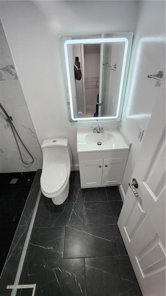 THE LAKES OF INVERRARY - Residential Lease