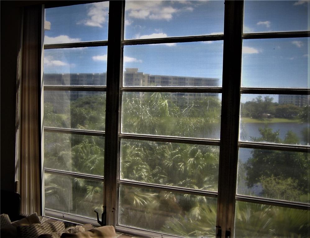 PALM AIRE COUNTRY CLUB - Residential