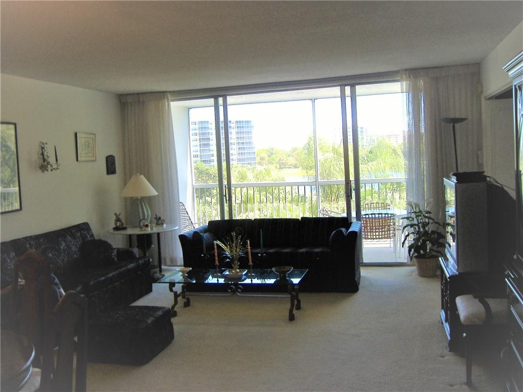 PALM AIRE COUNTRY CLUB - Residential