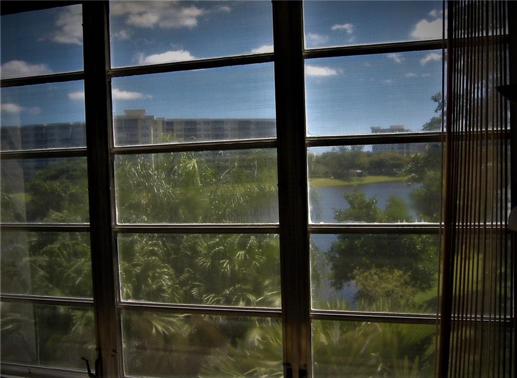 PALM AIRE COUNTRY CLUB - Residential