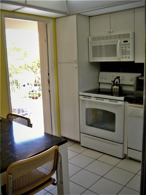 PALM AIRE COUNTRY CLUB - Residential