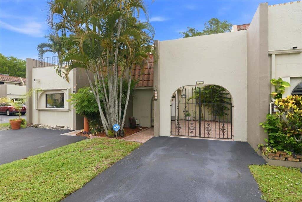 Photo of 275 Jacaranda Drive, Plantation, FL 33324 (MLS # B26037538)