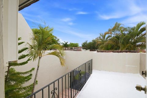 Tiny photo for 275 Jacaranda Drive, Plantation, FL 33324 (MLS # B26037538)